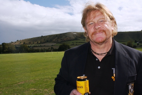 Rugby, the finest game in the world. Crashed & burned in 2000, now supporting Westbury RFC.
