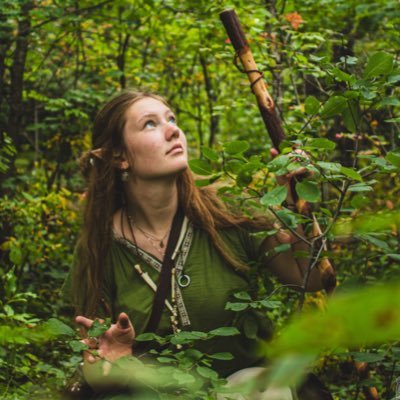 seeker & collector of fantasy adventures Fia at @duche_de_bicolline