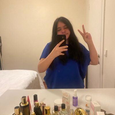 beren_habipoglu's profile picture. “Başka bir zaman, başka bir diyarda belki yeniden. Buluşur ellerimiz bu sefer her şey yolunda gider…💘”