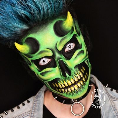 NB 🏳️🌈 Cosplayer/cosmaker, SFX make-up artist and propmaker
Contact: articacreationspro@gmail.com