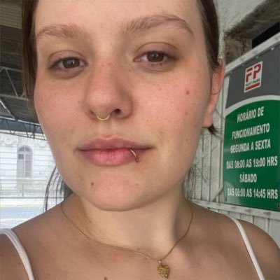 _annemel's profile picture. não é minha culpa sua projeção