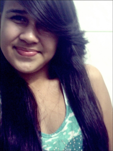 # O sorriso de quem ama é lindo. Mas o sorriso de quem sofre é ainda mais lindo, pois além de sofrer têm a capacidade de sorrir.