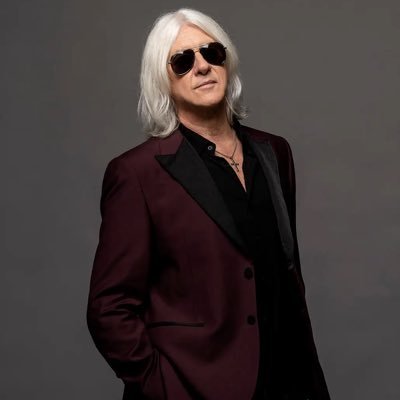 💥 Vocals/Guitar @defleppard 🎻DRASTIC SYMPHONIES - OUT NOW 🔥PYROMANIA 40th Anniversary - OUT NOW 🎫SUMMER TOUR - ON SALE NOW