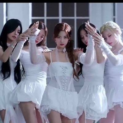 ITZY MIDZY FLY HIGH #YEJI #LIA #RYUJIN #CHAERYEONG #YUNA #리ģ #ITZY #OT5