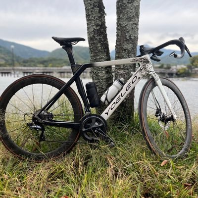 SnakyOakAukEuro's profile picture. 2010年に始めたロードバイクの第3ブームが来たので放置アカウント復活させました。 ローディーからのフォロー歓迎です！ 宇治在住。 最近ぼっちでは寂しくて走れなくなってきてZwiftメインになってるけどライド誘われると大喜びします。