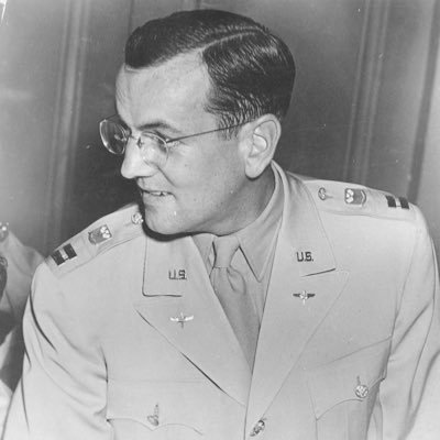 DONTQUIXOTES's profile picture. Serial Rothmans smoker and canele consumer