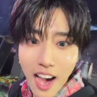 론: (@lon0091) 's Twitter Profile