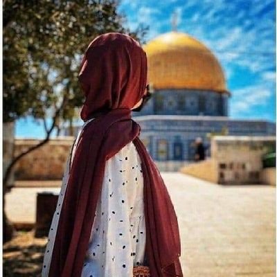 قف بجانب المظلوم ولا تسمح لأحد أن يخدعك ابحث عن الحقيقية وصدق ماتراه عيناك
قف على ناصية الحلم وقاتل .