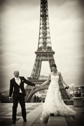 Wedding planners in Paris catering to the international clientele. Experts in Elopements and Destination weddings.