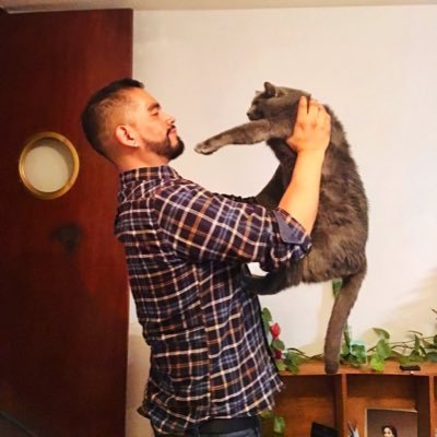 PromiscuoE's profile picture. El se define como una mezcla de desierto, casualidad y cafetería.