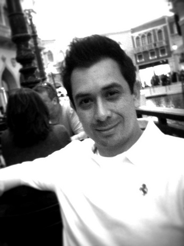 Creative PM & Social Media Strategy Consultant for Emerging Biz. Lover of people, pizza, poker, running, conversations, and golf!