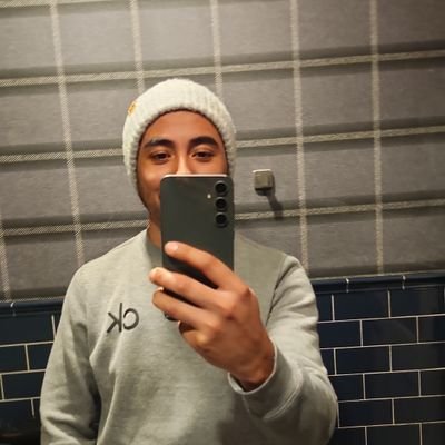 ErnestoRiquelm3's profile picture. Futbolero, hincha de la U de chile, miro a los ojos y camino sin bandera, viajando por el mundo.