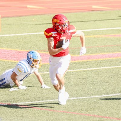 Chaminade HS ā25 ⢠WR/ath ⢠6ā0 190lbs ⢠4.6 40 time ⢠36.5 inch standing vert ⢠10 ft broad jump ⢠NCAA ID# 2303801958 |