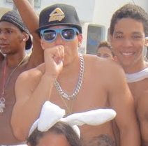 vamos brindar o dia de hoje, porque o amanhã só pertence a DEUS ♪
MSN: lucasdunaza@hotmail.com / lucas.lost.avassalador@hotmail.com :D