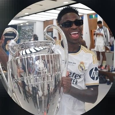 fofoqueira, viciada em futebol, ex do judas sataningham e leitora