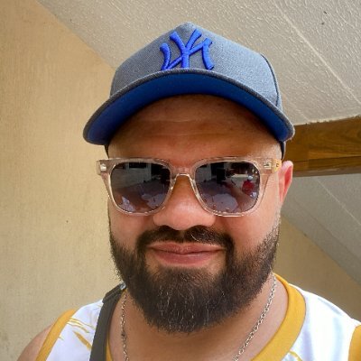 Vivendo a vida e sempre andando descalço para não pisar em espinhos !