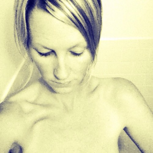 elleleigh77's profile picture. 