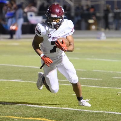 C/o 2026 ⚡• 4.0gpa • 5’10 •180lbs • RB /LB • Belleville West high school🏈 618.zeketf@gmail.com #6185808115