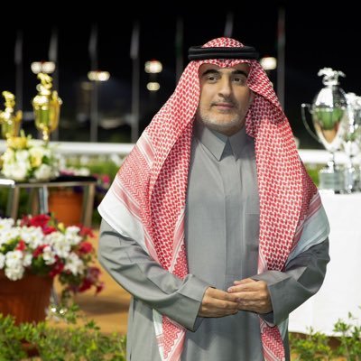 الأدب قبل العلم ( إني أنا ربك فاخلع نعليك إنك بالواد المقدس طوى )