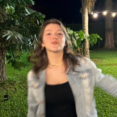 NIlemezz's profile picture. muito fofinha certeza que não usa nada