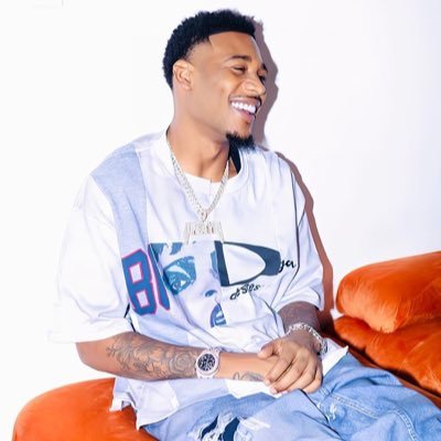 #1 source for updates on @armoneywarren 🤑 CEO - #warrenshowroom 🎶 Stream - “Until Next Time” 🎶 Stationhead - TeamMoneyMusic