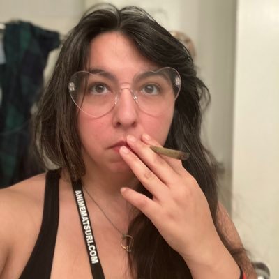 siriusblushing's profile picture. 🎼🐇🖤🤳🏿🔭🎹