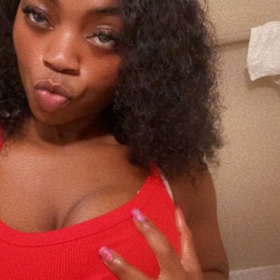 _mecoca's profile picture. shit talker. pt poet. ♈️ ☀️ ♌️ 🌙. USC Alumna 💫