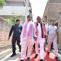 मुकेश ग़ाज़ीपुरी (@chotesarkar3024) 's Twitter Profile
