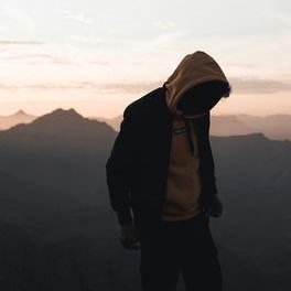 سَـخـت اَسـت،عـآشـِق شـَوے وَ یـآر نـَخـواهَـد!'
دِلـتَـنـگِ حَـرَم بـآشـے وَ اَربـآب نَـخـواهَـد..