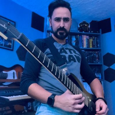 #SoundDesigner en @ArbolSonoro | @CucaraComics Founder | #CarinLeon #GuitarTech | #DungeonMaster de dos #Jedi |🧘♂️| #BTC https://t.co/5R2guB97XE