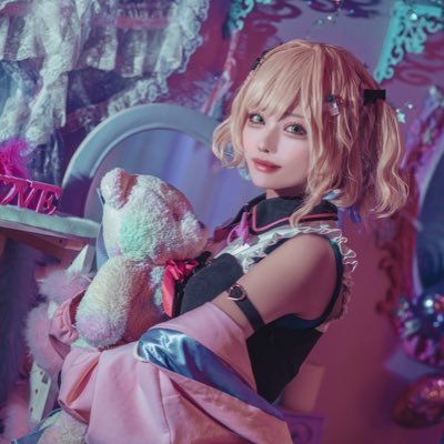 私たちは友達になり、一緒にデートや会話を楽しむことができます。一緒に買い物をして、親密なカップルの楽しさを味わう,LINEで私を追加してくださ