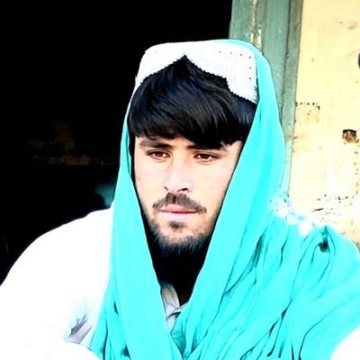 دانسان ښکلا نیمه په عقل او نیمه په ژبه کې ده.
مخ یوازې یو پوښ دی چې د ورځو په تیریدو سره له منځه ځي
Samim