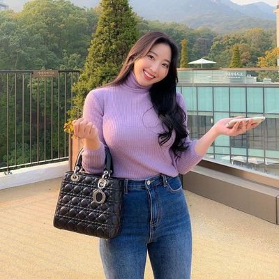 Sofiaave186157's profile picture. Being confident and smiling.