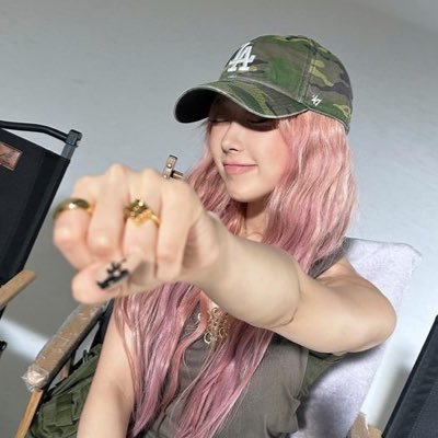 nouseemenoudont's profile picture. whiplash.