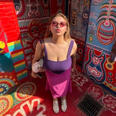 carmieboni's profile picture. i'm obsessed with me too 🍒