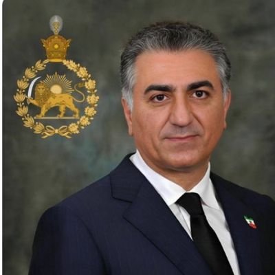 خدا شاه👑 میهن.
بر چرخ و فلک هیچ کسی چیر نشد/وز خوردن آدمی زمین سیر نشد/مغرور بدانی که نخوردست تو را/تعجیل مکن هم بخورد دیر نشد