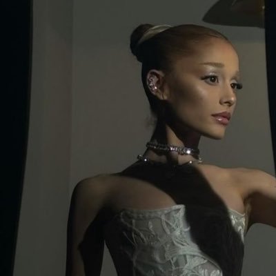 maryxzai's profile picture. one love Ariana || genshin & rh player || account made for trading and to support my girl ♡ ↠ⁿᵉˣᵗ ˢᵒⁿᵍ ↺ ʳᵉᵖᵉᵃᵗ ⊜ ᵖᵃᵘˢᵉ