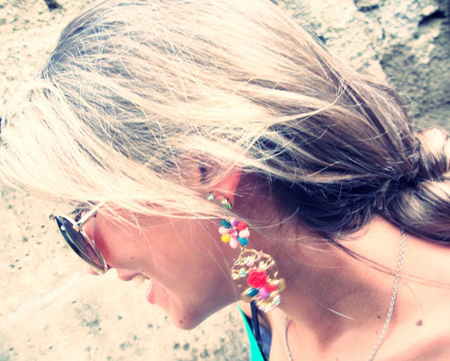 crisbraaz's profile picture. Oficial . 
   Meus Amores infelizmente me hackearam o outro Twitter por fakes . logo colocarei novas fotinhas pra vocês :D