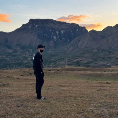 Korbaj_'s profile picture. Cuando convenga, es útil pensar en la transitoriedad: todo cambia, nada permanece, todo acaba pasando.