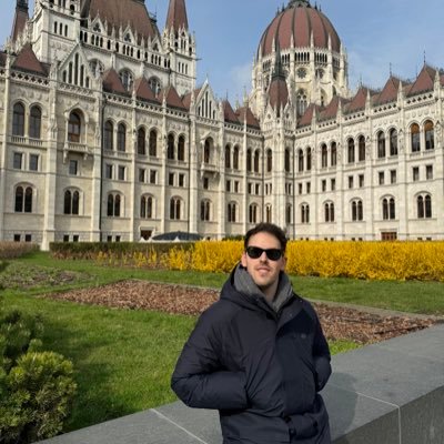 DanielAmbrona's profile picture. Vive y deja vivir.