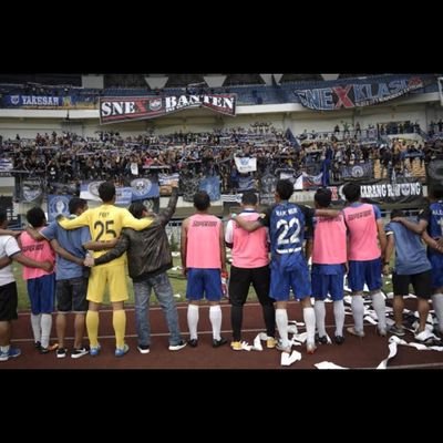 Perbedaan kita hanya tempat mendukung, sedang yang kita dukung masih sesuatu yang sama~ Twit merupakan opini pribadi ~
#Oposite