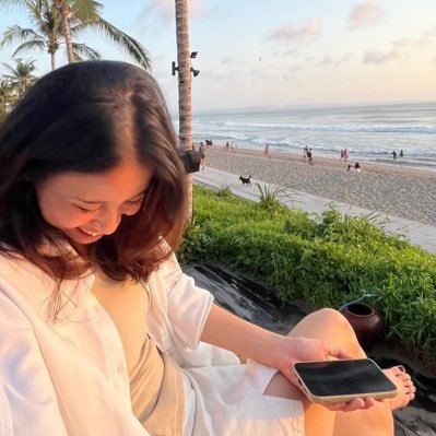 erikaputriok's profile picture. i rolled my eyes most of the time to every mooooood. -nyctophilia