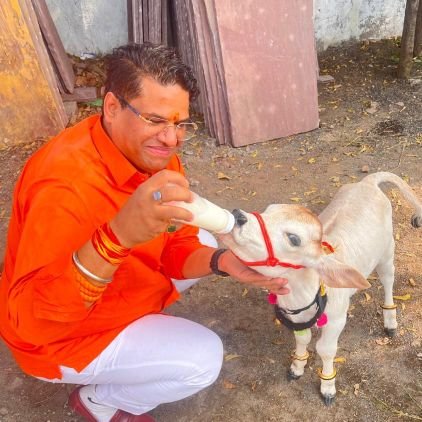 धमनियों में रक्त के साथ राष्ट्रवाद भी समान वेग से संचारित होता है ,सबका साथ सबका विकास सबका विश्वास सबका प्रयास में विश्वास रखता हूँ।