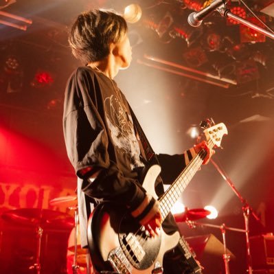 Loudia @Loudia_band のベースとボーカルやらせてもらってます。音楽に埋もれて生活したい。 サポート受付中 ご連絡はDMまで