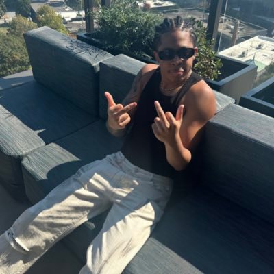 ysl_ru's profile picture. 