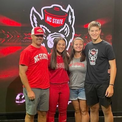 Father & Husband. ✝️ is my guide. NC State 🐺 softball dad. TAHS baseball & football dad. Former Va Tech 🦃 Baseball Player. Owner Gray Phase Apparel.