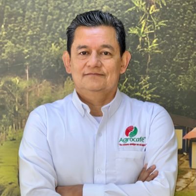Gerente General de Agroinsumos del Café S.A. (Agrocafé), liderando la empresa en su compromiso con el sector caficultor y cacaocultor colombiano.