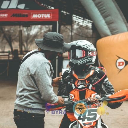 rankhasas's profile picture. 😋
Love me like my demons do.
🦸