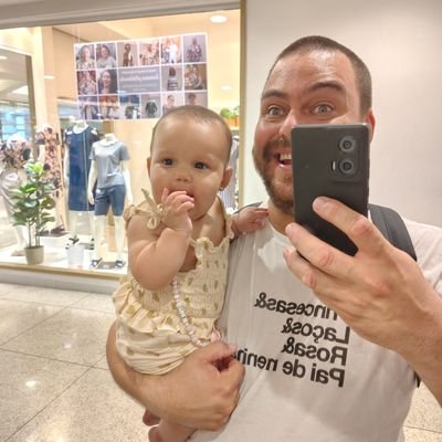 Vendedor carioca, pai da Lis e do Miguel. Apaixonado por motores e pela adrenalina da vida. Entre conquistas e aventuras, sempre acelerando!