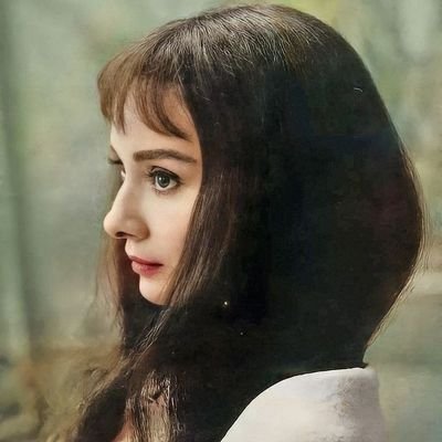 yourminiskirt's profile picture. there's something tragic about you. | 🇵🇸